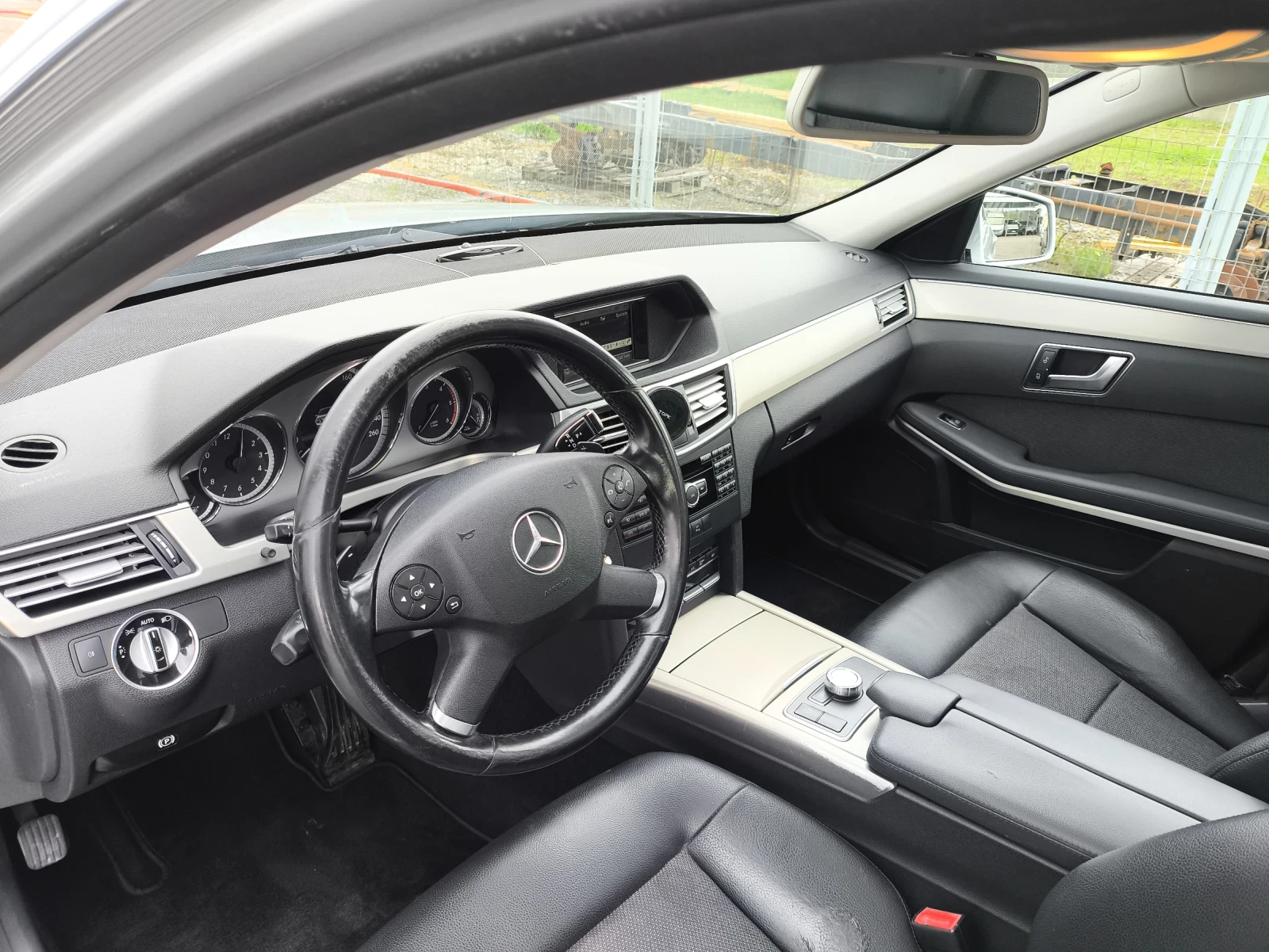 Mercedes-Benz E 300, снимка 9 - Автомобили и джипове - 54295930