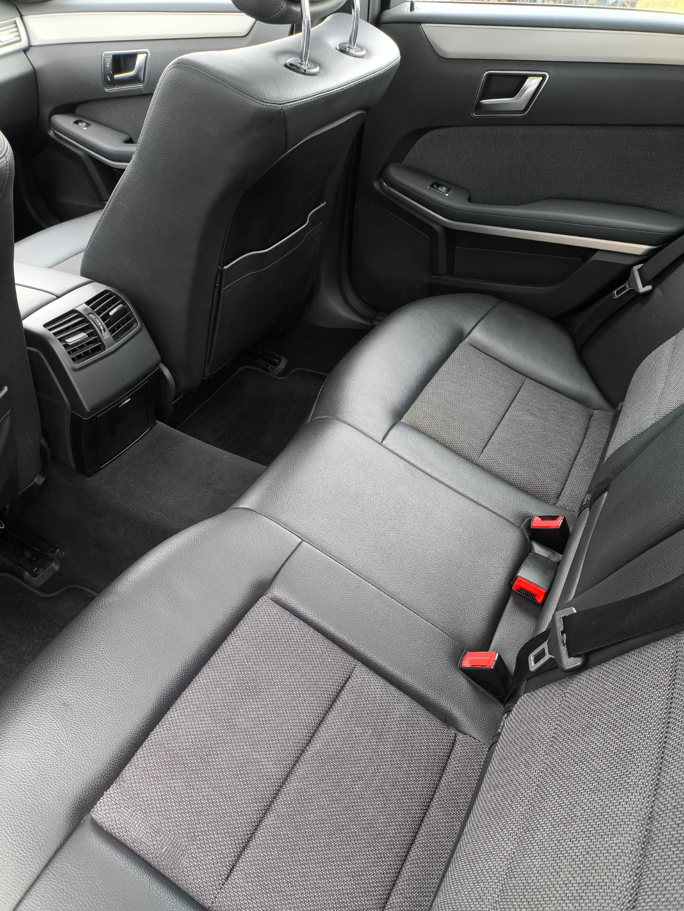 Mercedes-Benz E 300, снимка 7 - Автомобили и джипове - 54295930