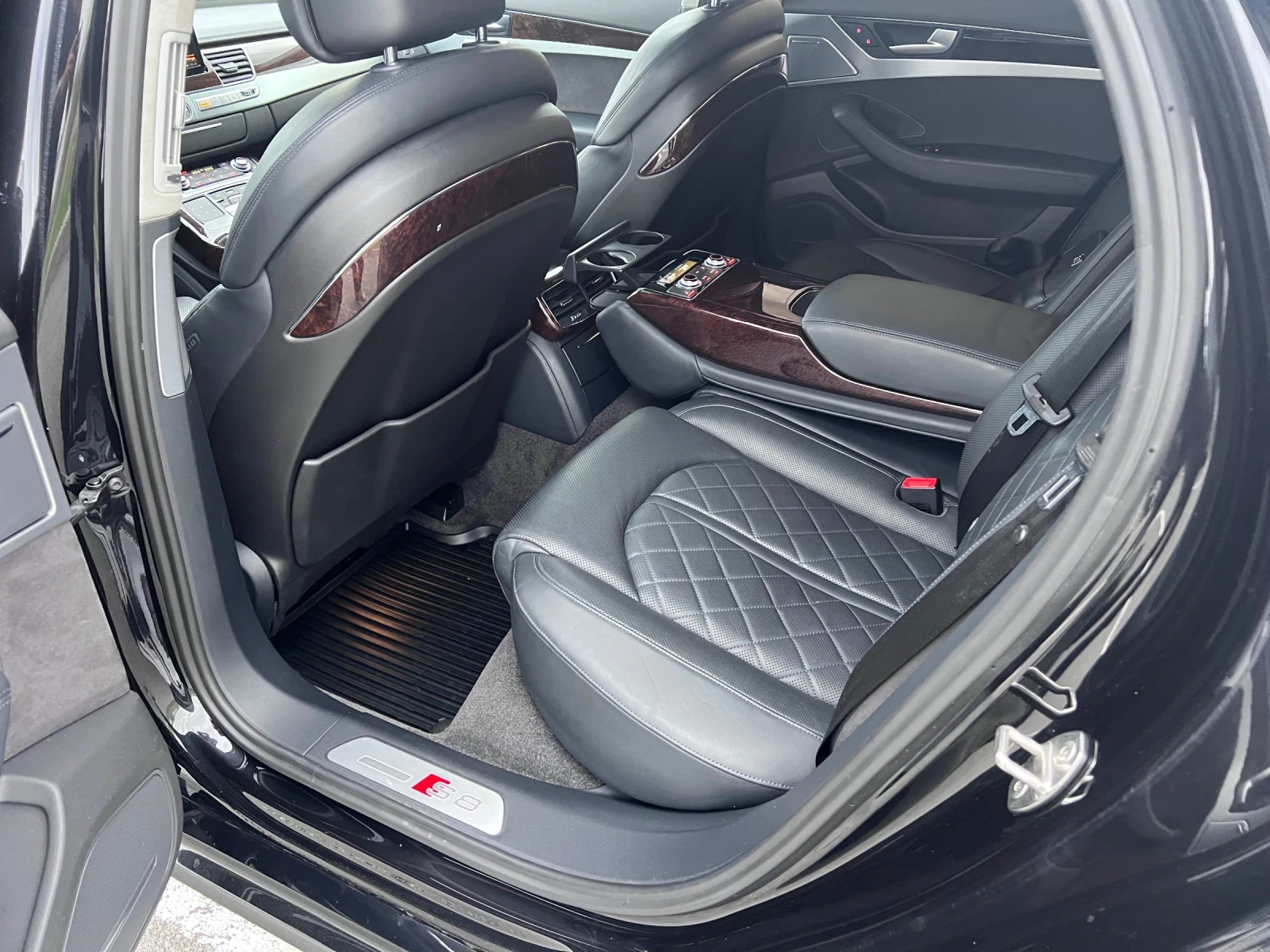 Audi S8 700hp* Downpipes* Масаж* Обдухване, снимка 10 - Автомобили и джипове - 54528764