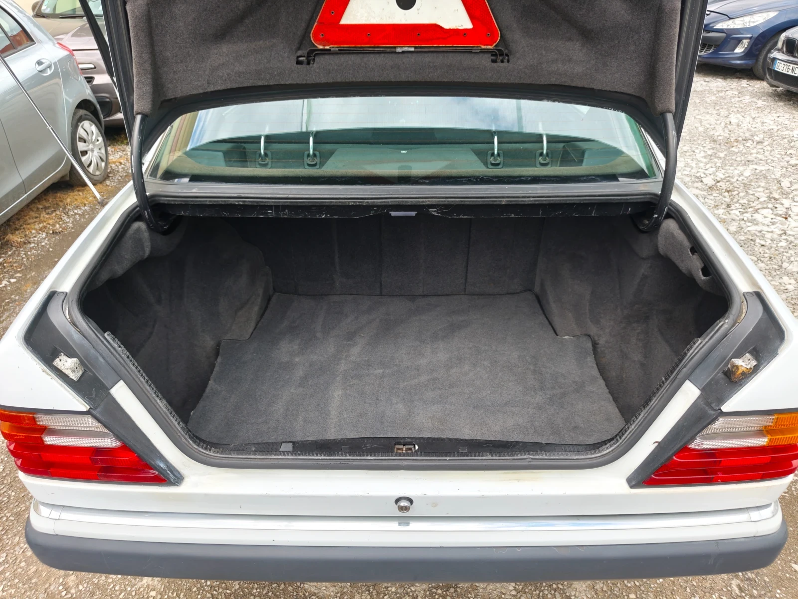 Mercedes-Benz 124 250D, снимка 7 - Автомобили и джипове - 54651912