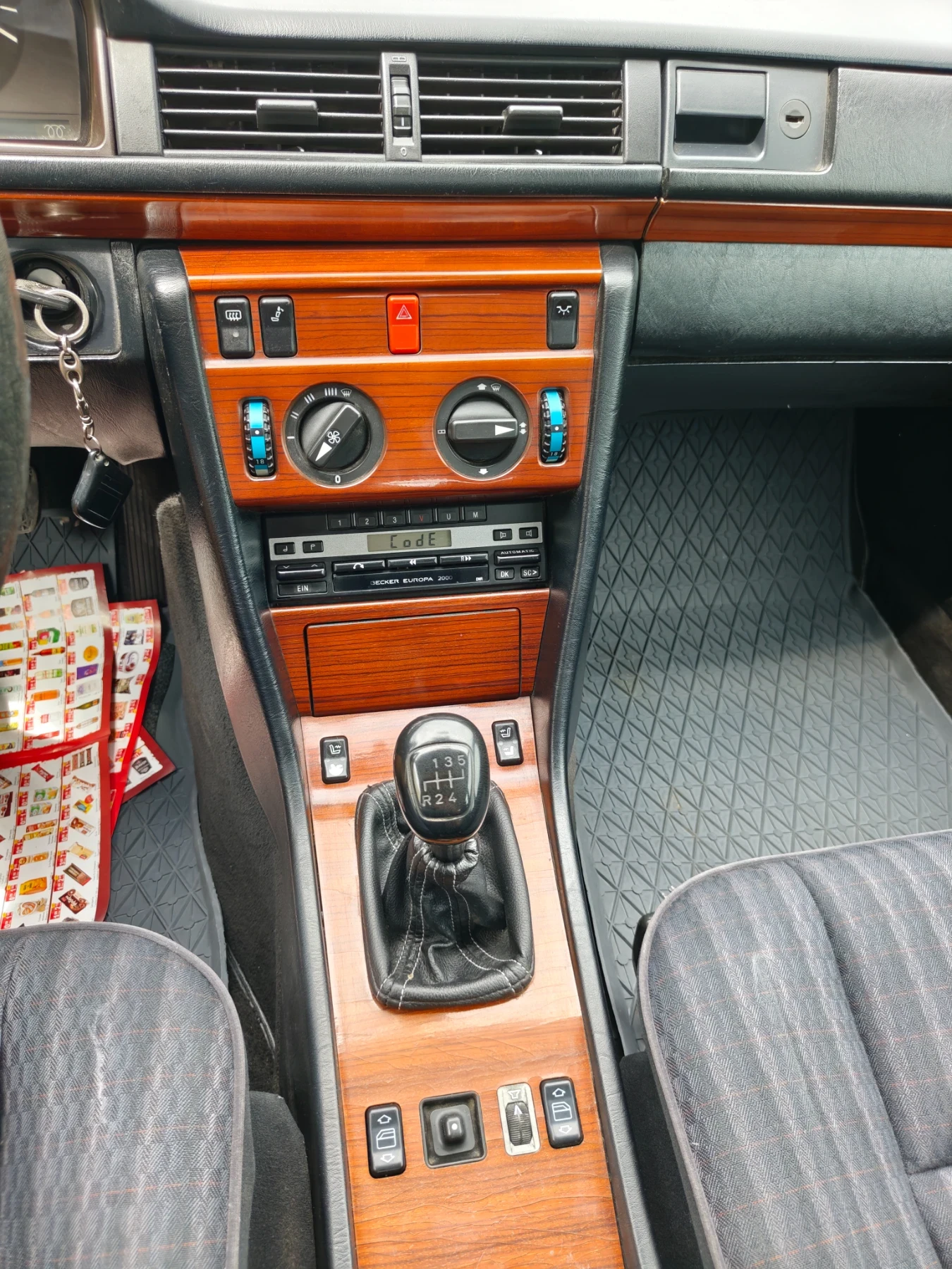 Mercedes-Benz 124 250D, снимка 10 - Автомобили и джипове - 54651912