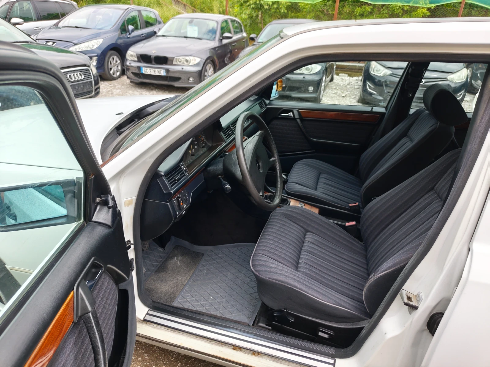 Mercedes-Benz 124 250D, снимка 5 - Автомобили и джипове - 54651912