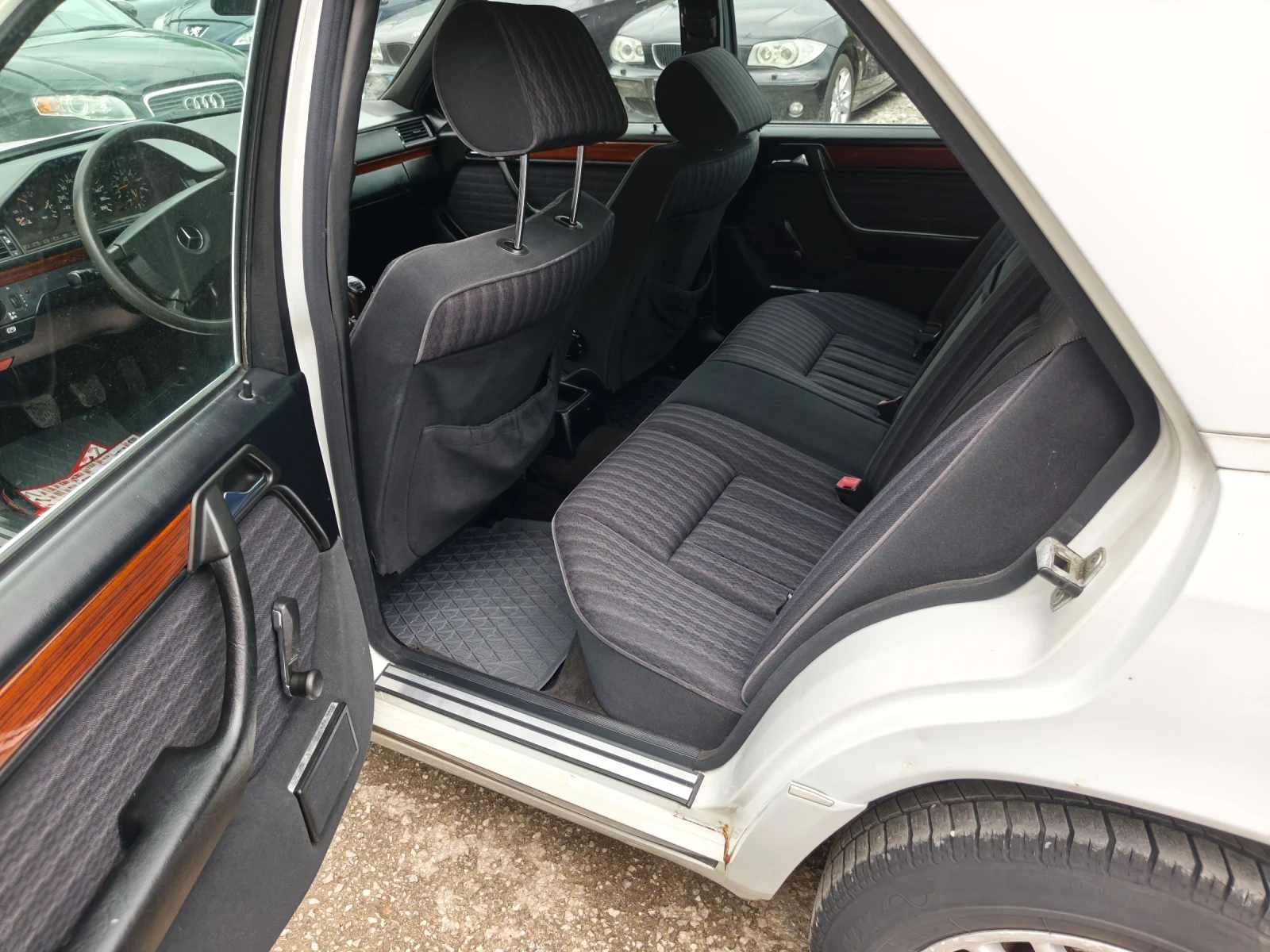 Mercedes-Benz 124 250D, снимка 6 - Автомобили и джипове - 54651912