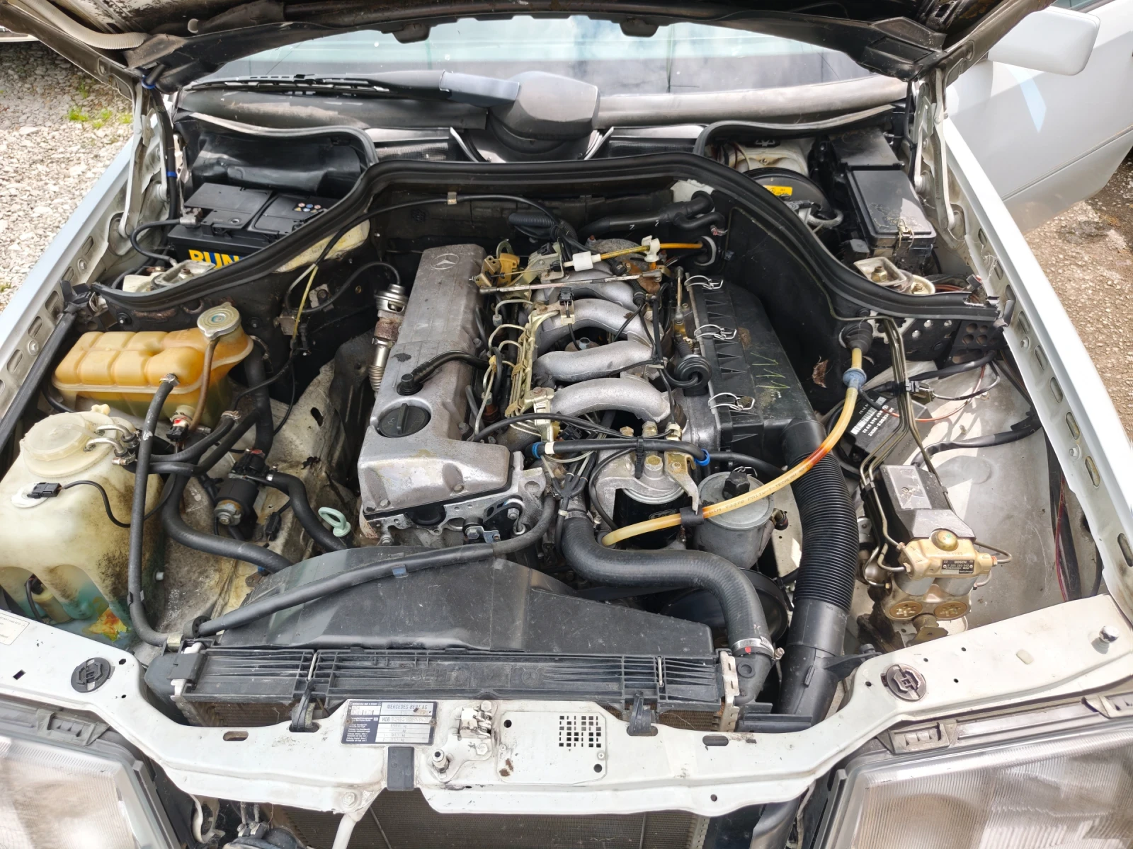 Mercedes-Benz 124 250D, снимка 12 - Автомобили и джипове - 54651912