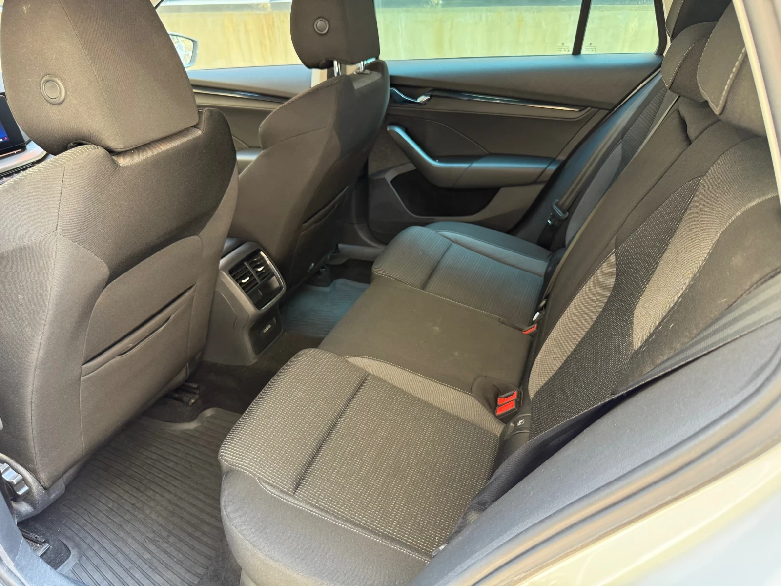 Skoda Octavia, снимка 13 - Автомобили и джипове - 55123290