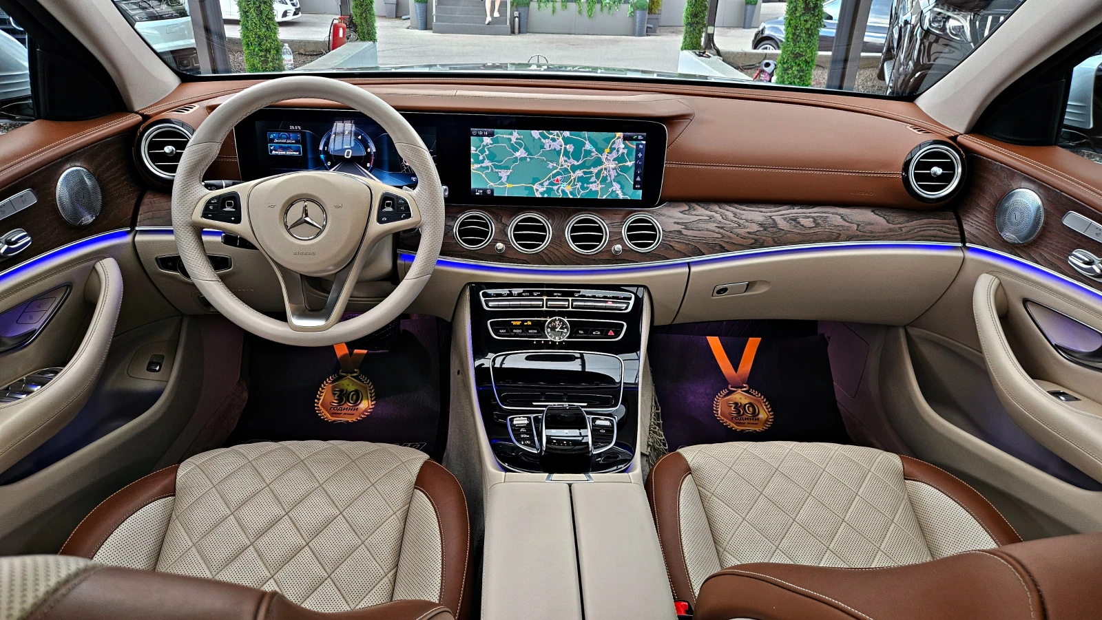 Mercedes-Benz E 350 AMG/DESIGNO SPECIAL/DIGITAL/360CAM/PANO/ПОДГРЕВ/LI, снимка 9 - Автомобили и джипове - 55123364
