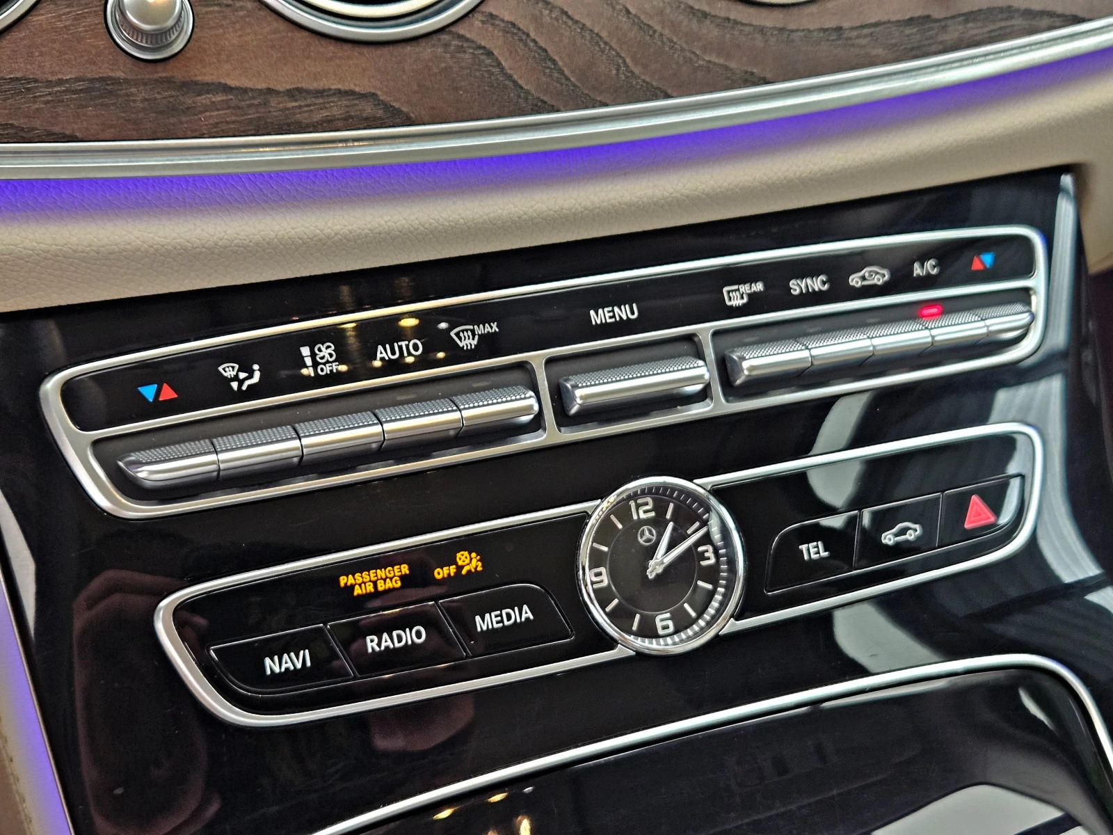 Mercedes-Benz E 350 AMG/DESIGNO SPECIAL/DIGITAL/360CAM/PANO/ПОДГРЕВ/LI, снимка 14 - Автомобили и джипове - 55123364