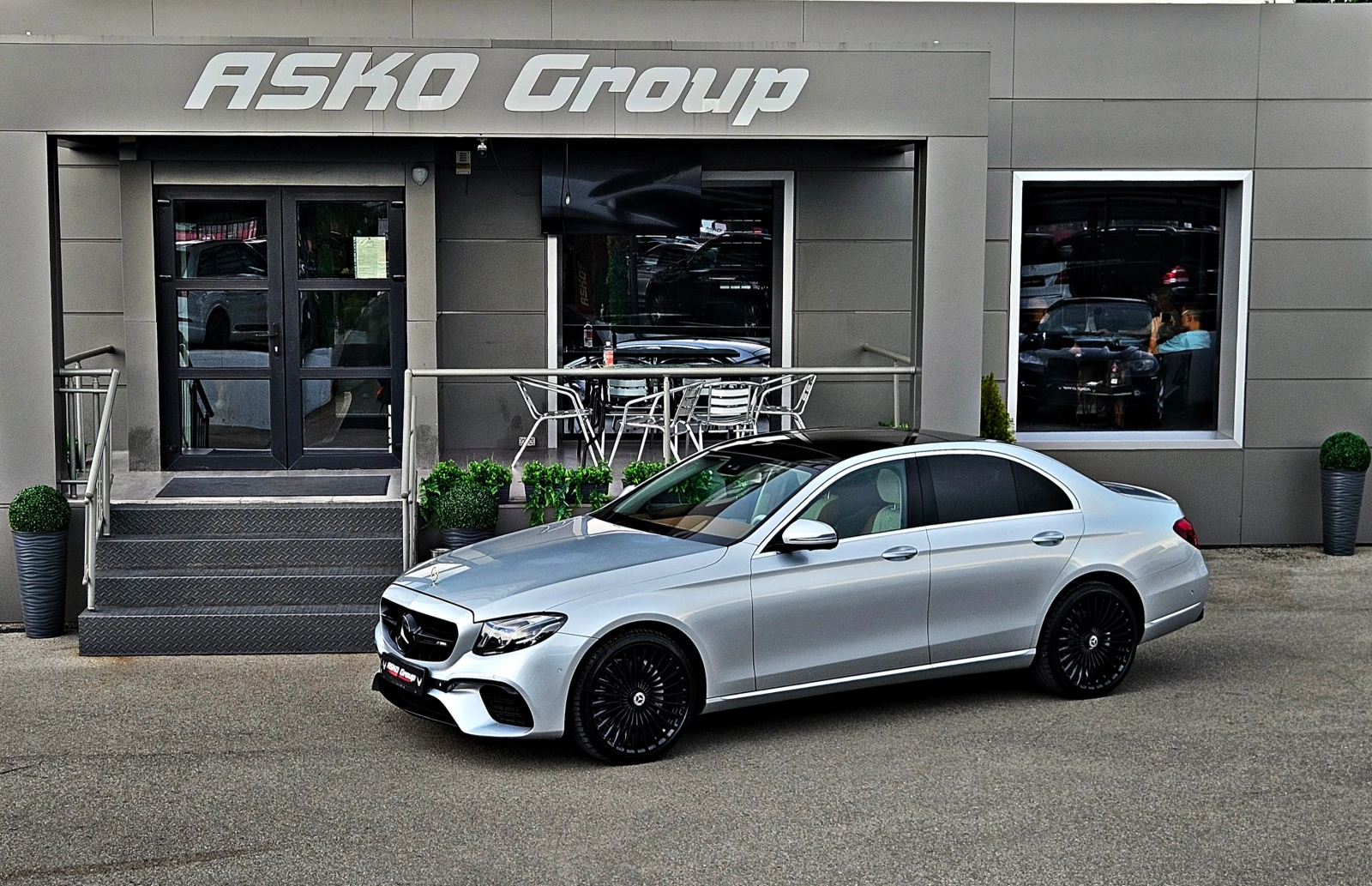Mercedes-Benz E 350 AMG/DESIGNO SPECIAL/DIGITAL/360CAM/PANO/ПОДГРЕВ/LI, снимка 17 - Автомобили и джипове - 55123364