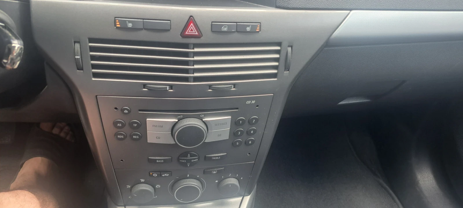 Opel Astra 1.4/Газ/Клима/Подгрев/Автопилот, снимка 9 - Автомобили и джипове - 55203156