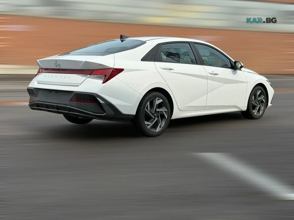 Hyundai Elantra Preferred FWD* AвтоКредит* (ЦЕНА ДО БГ), снимка 4 - Автомобили и джипове - 55303659