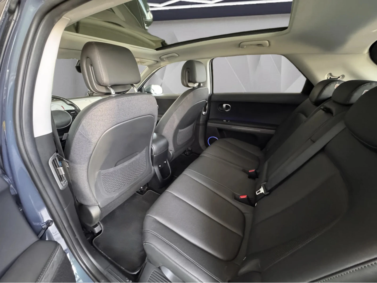 Hyundai Ioniq 5 72.6KWH 218КС. ПАНОРАМА КОЖА ОБДУХВАНЕ ПОДГРЕВ КАМ, снимка 14 - Автомобили и джипове - 55655396