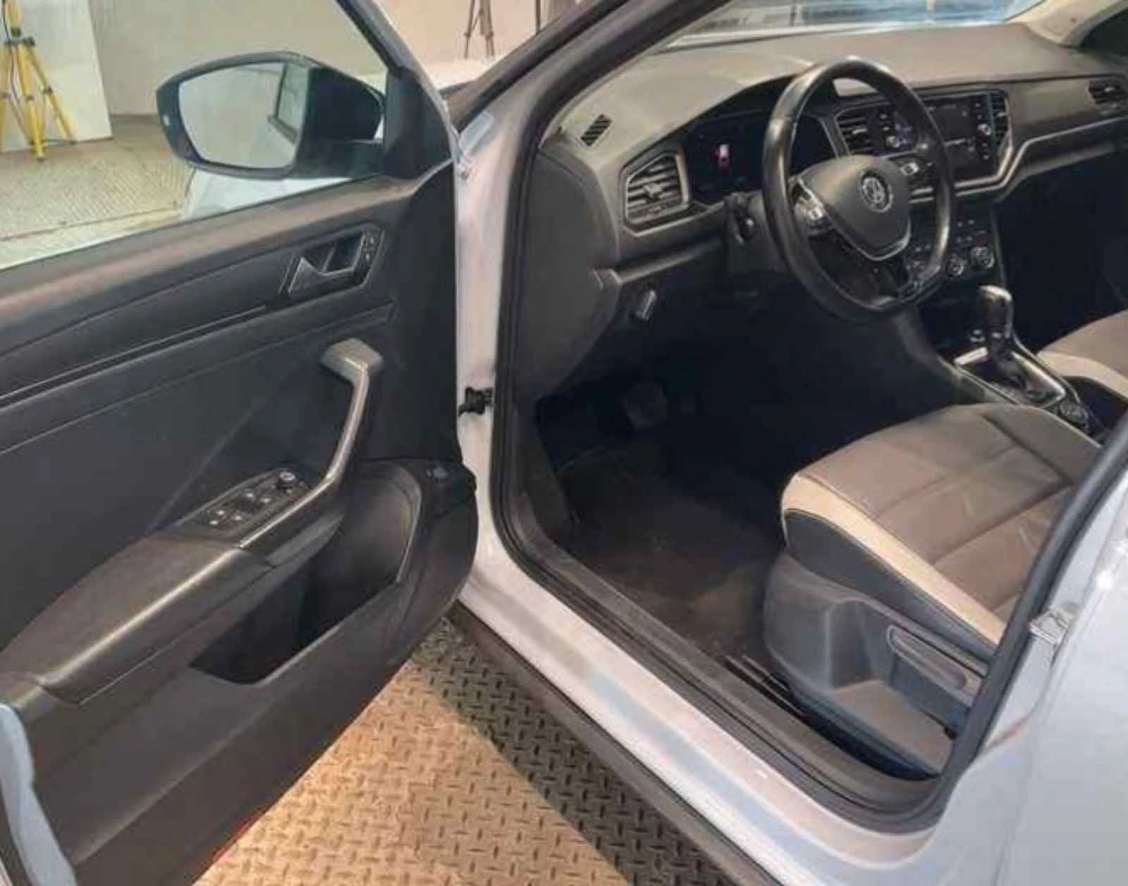 VW T-Roc 2.0 TDI 4MOTION.110 KW.NAVI.LED - изображение 10