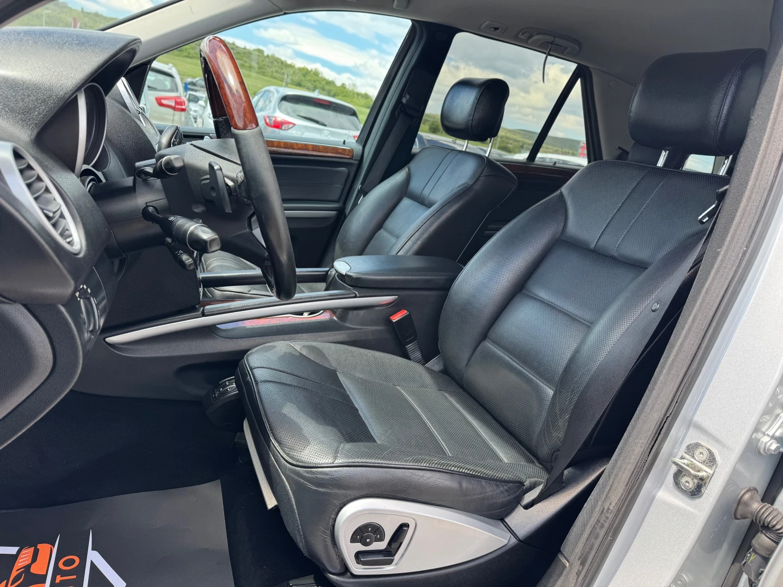 Mercedes-Benz ML 350 Keyless/Masage/Harman&Kardon, снимка 6 - Автомобили и джипове - 54388362