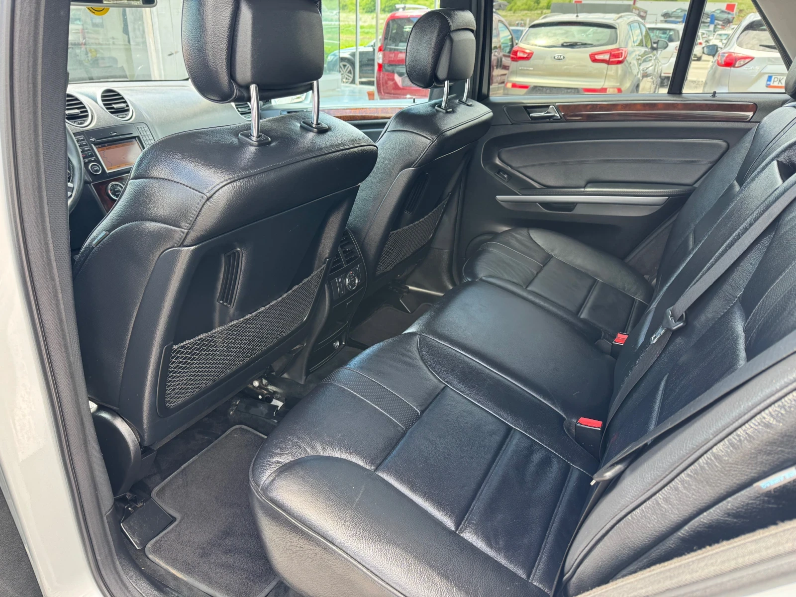 Mercedes-Benz ML 350 Keyless/Masage/Harman&Kardon, снимка 12 - Автомобили и джипове - 54388362
