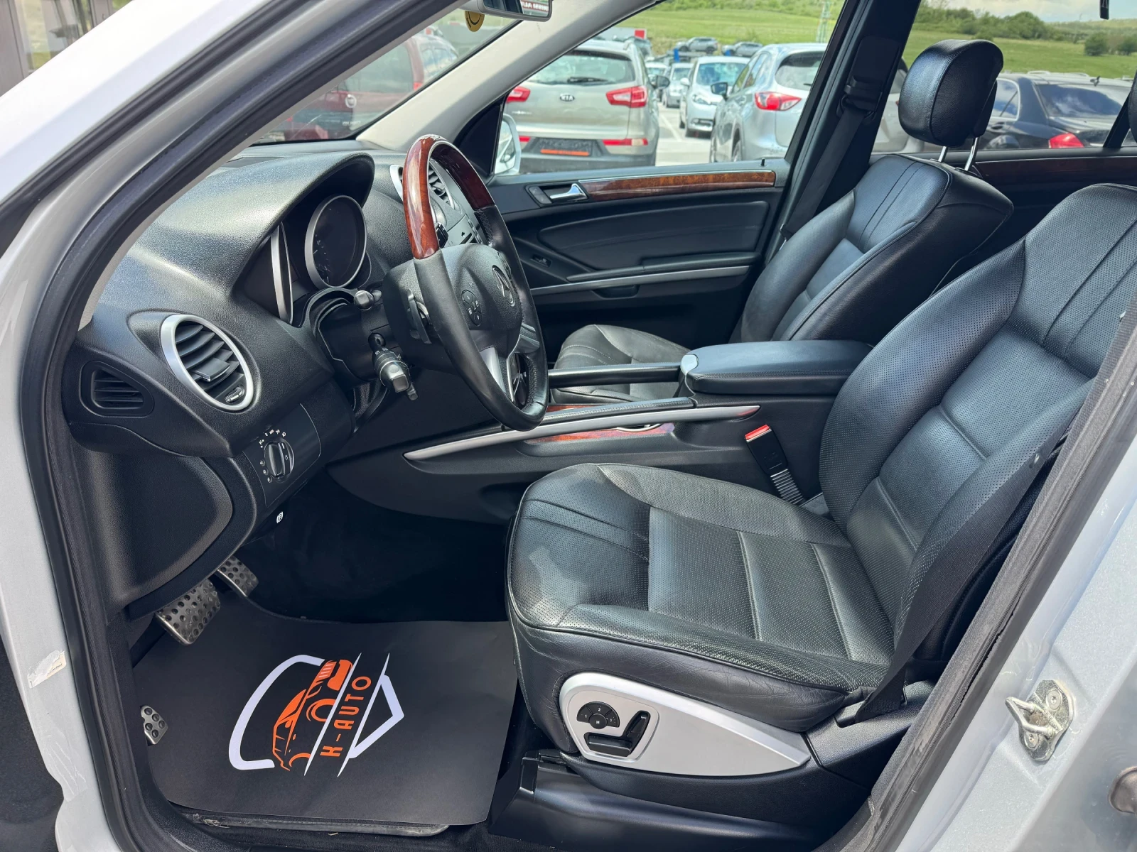 Mercedes-Benz ML 350 Keyless/Masage/Harman&Kardon, снимка 5 - Автомобили и джипове - 54388362