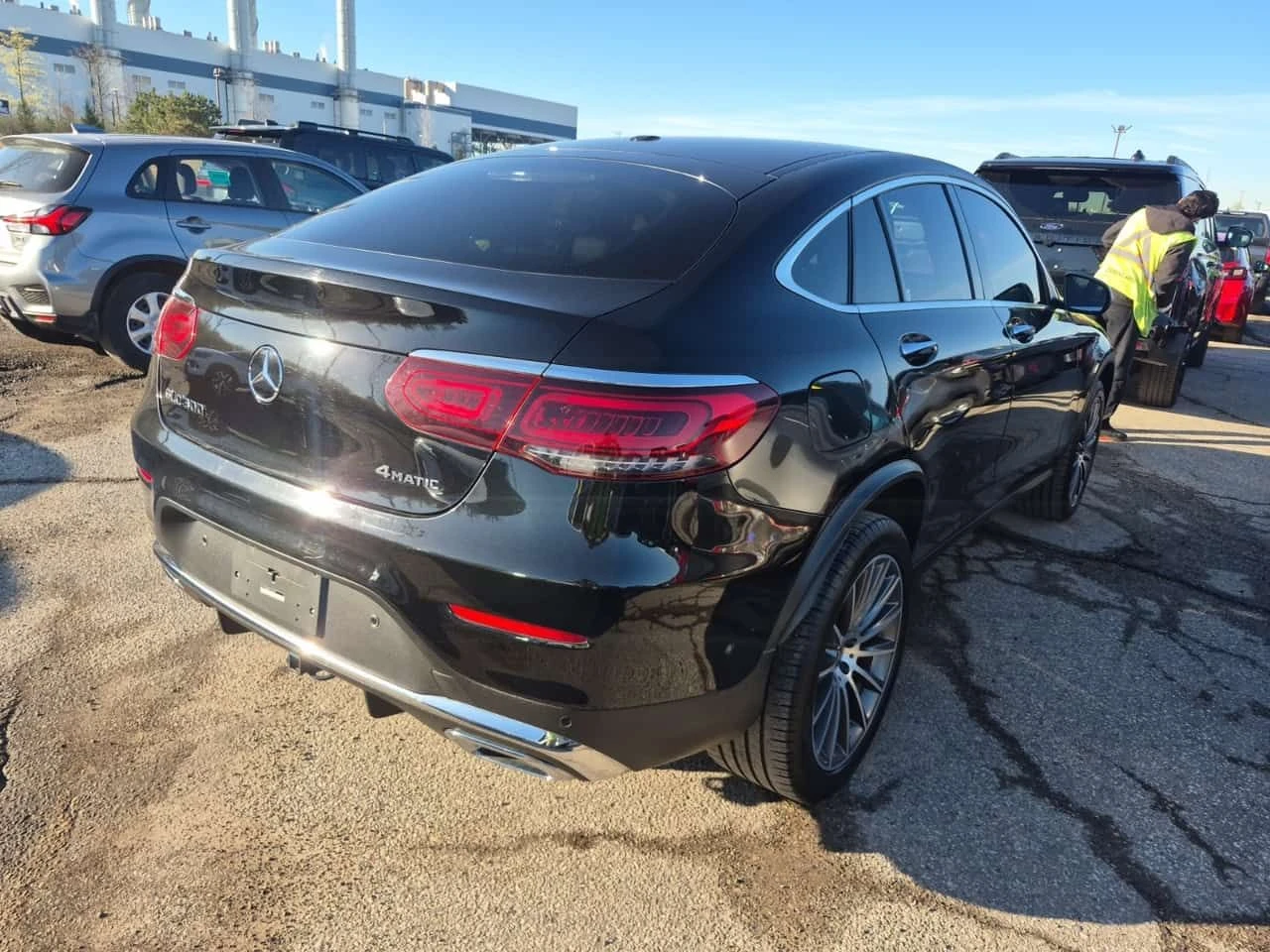 Mercedes-Benz GLC 300 COUPE / 360 / DISTRONIC / BURMESTER , снимка 3 - Автомобили и джипове - 54476577