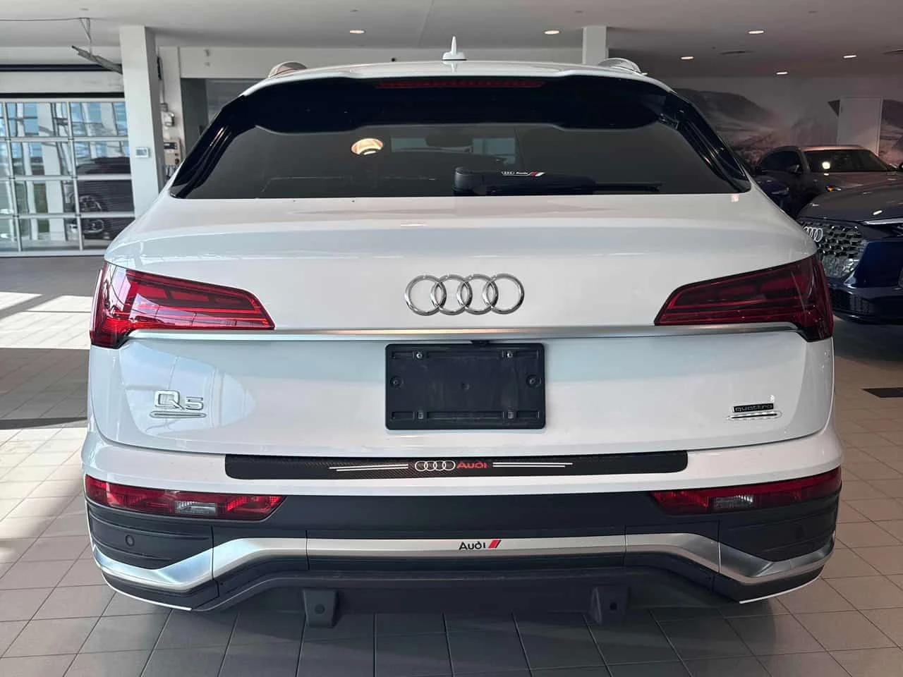 Audi Q5 * Progressiv * CARFAX * БЕЗ ПЪРВОНАЧАЛНА ВНОСКА, снимка 4 - Автомобили и джипове - 54480279