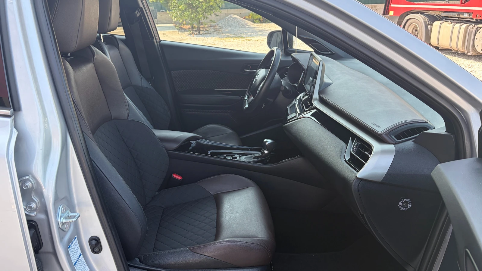 Toyota C-HR 1.2i TURBO 4x4, снимка 12 - Автомобили и джипове - 54995285