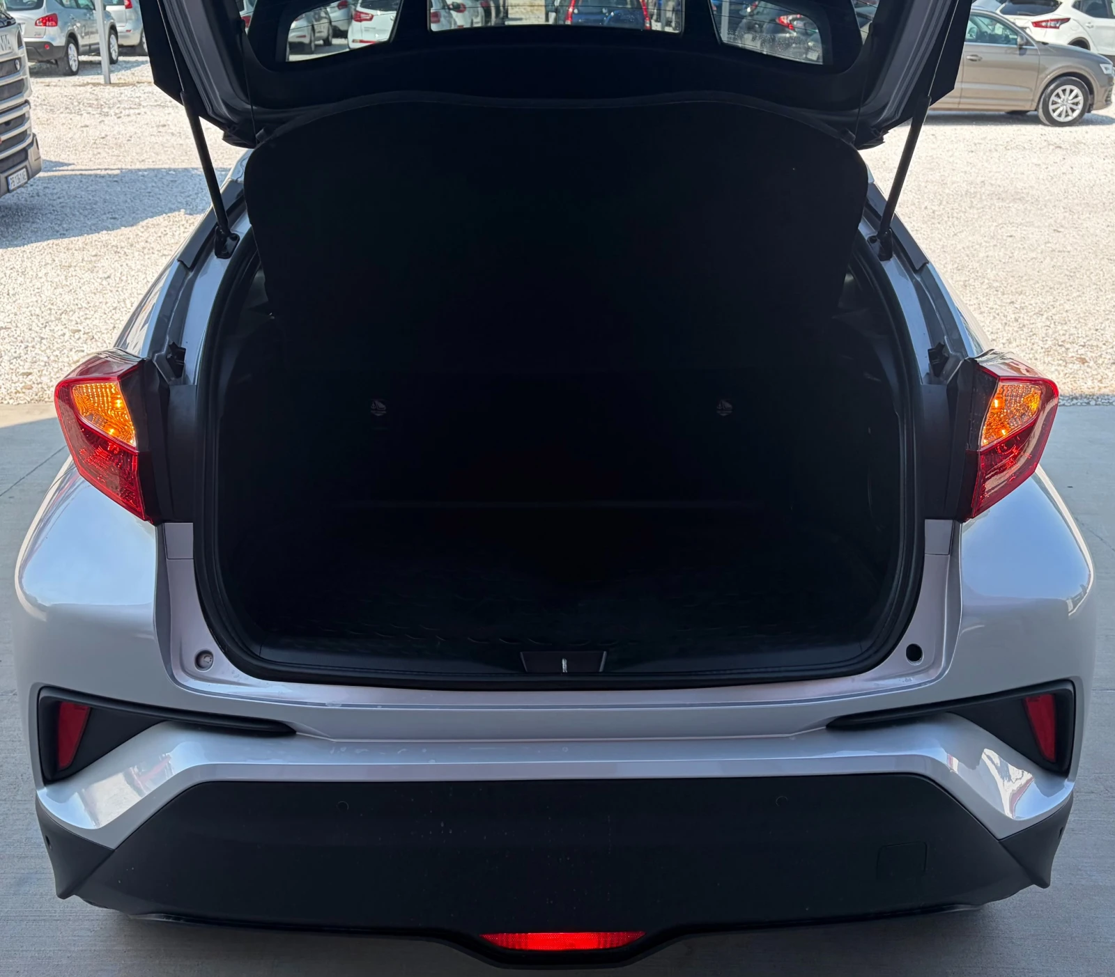 Toyota C-HR 1.2i TURBO 4x4, снимка 10 - Автомобили и джипове - 54995285