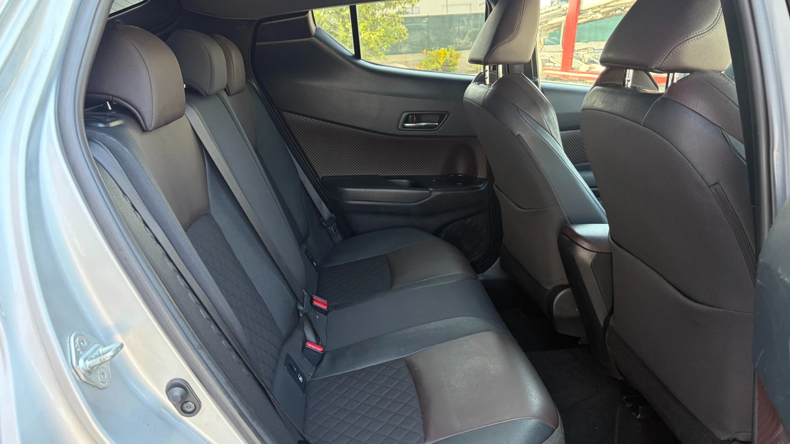 Toyota C-HR 1.2i TURBO 4x4, снимка 11 - Автомобили и джипове - 54995285