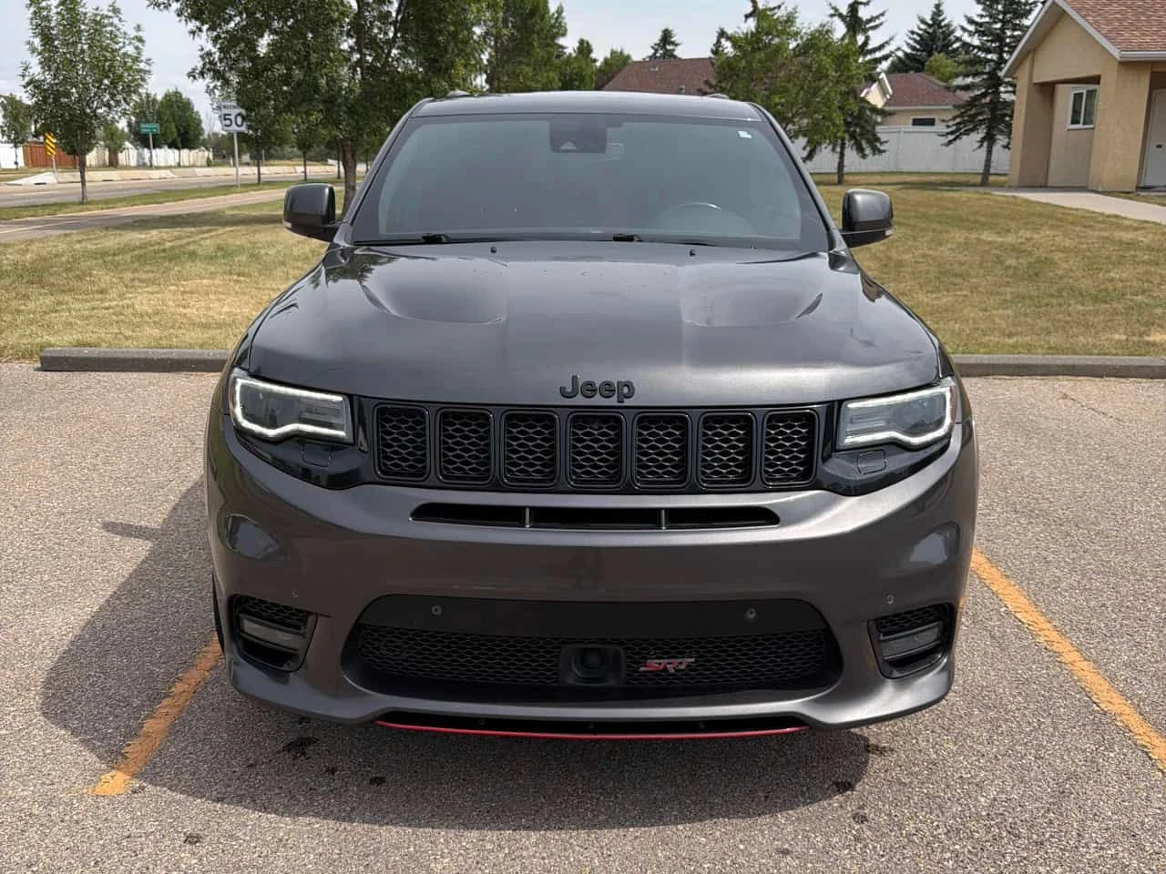Jeep Grand cherokee SRT | CARFAX | АВТОКРЕДИТ БЕЗ ПЪРВОНАЧАЛНА , снимка 2 - Автомобили и джипове - 55579742
