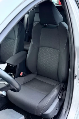 Toyota Corolla 1.8HSD в гаранция - 2бр., снимка 9