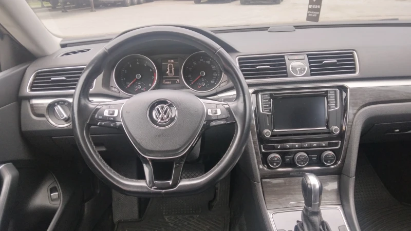 VW Passat, снимка 14 - Автомобили и джипове - 48482516