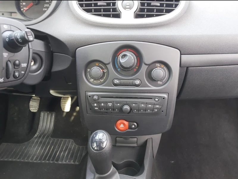 Renault Clio, снимка 6 - Автомобили и джипове - 48911259