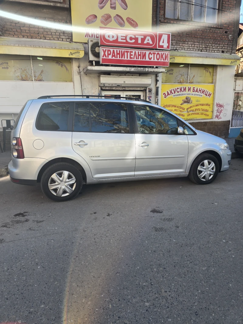 VW Touran, снимка 6 - Автомобили и джипове - 49009380