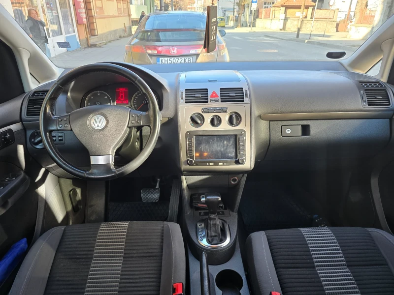 VW Touran, снимка 8 - Автомобили и джипове - 49009380