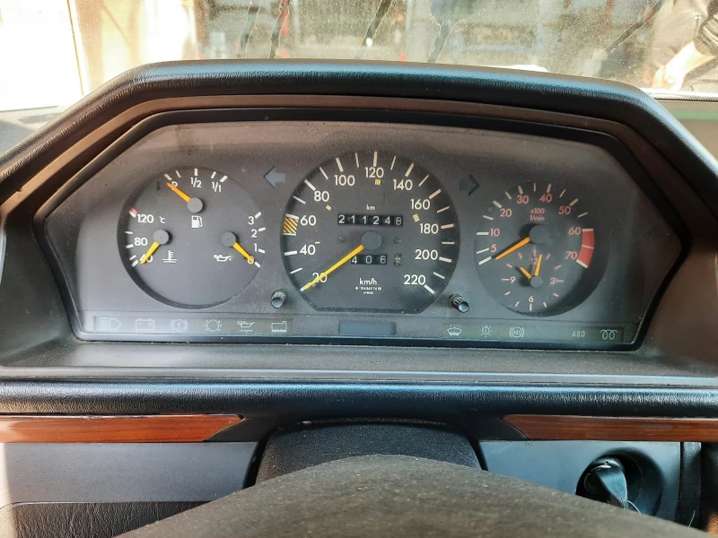 Mercedes-Benz 124 2.0, снимка 2 - Автомобили и джипове - 49543927