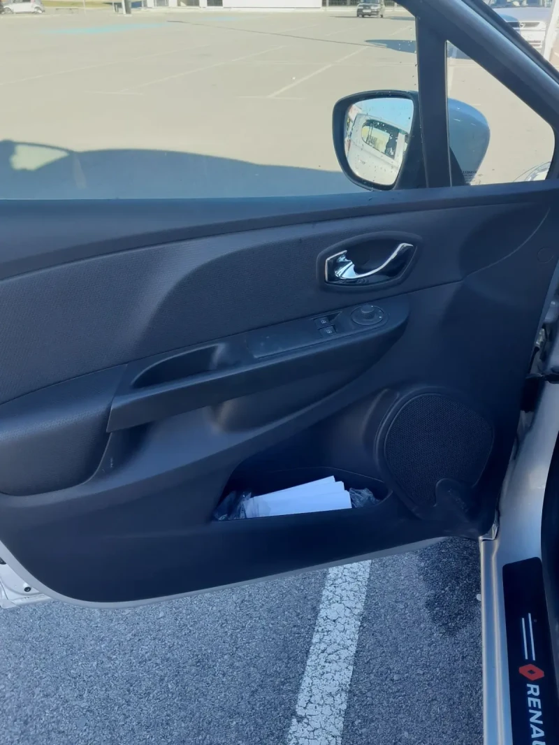 Renault Clio, снимка 5 - Автомобили и джипове - 52282438