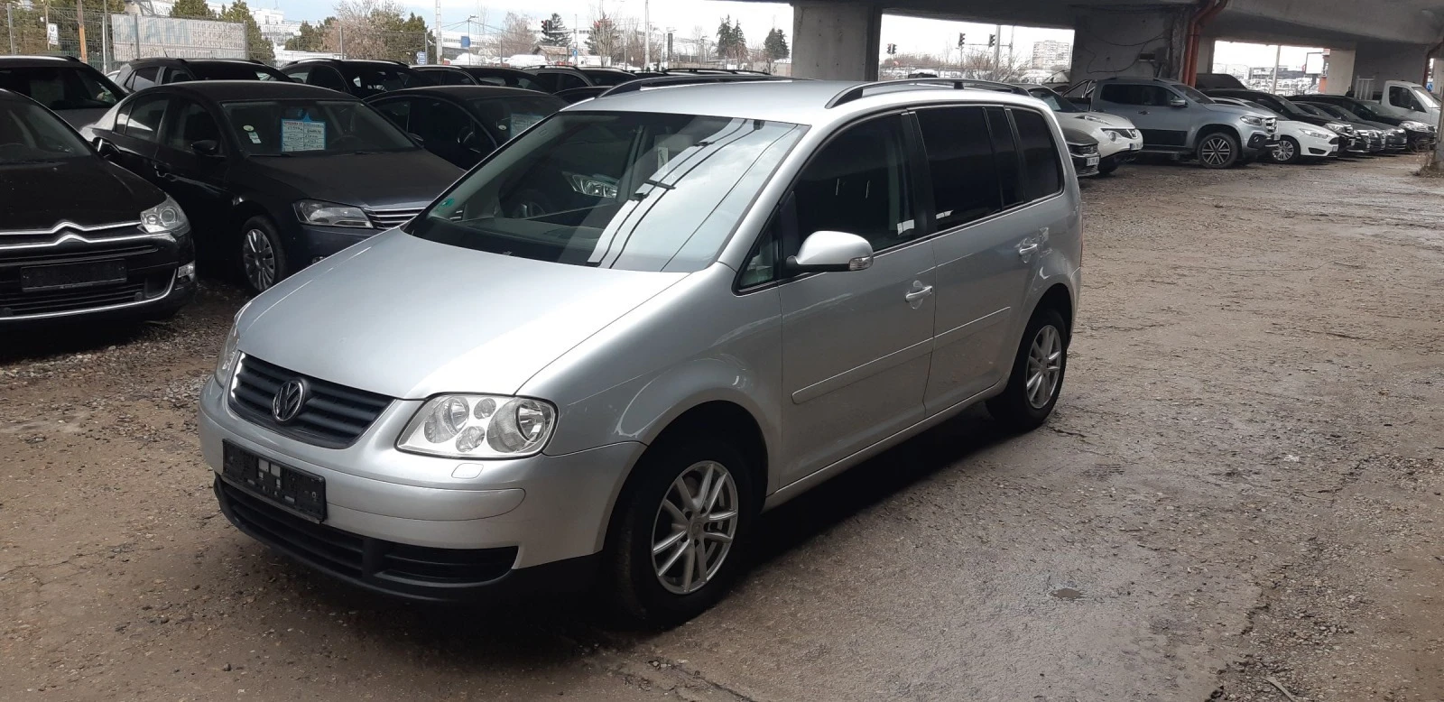 VW Touran 2.0 DSG-TDI 140 - [1] 