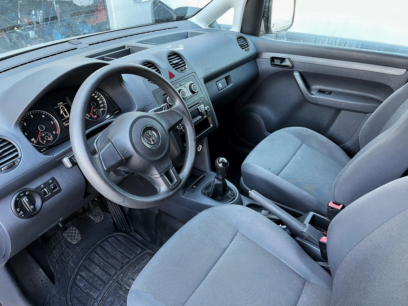 VW Caddy 1.6TDI* КЛИМА - изображение 8