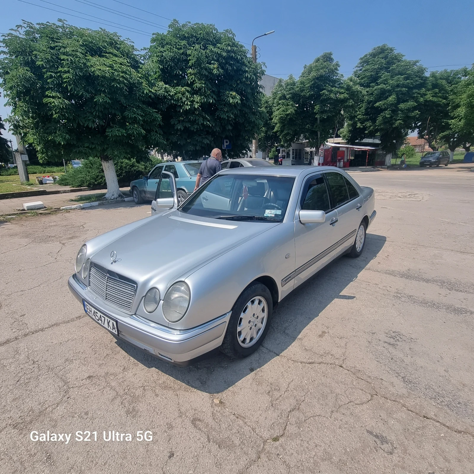 Mercedes-Benz E 200  - изображение 7
