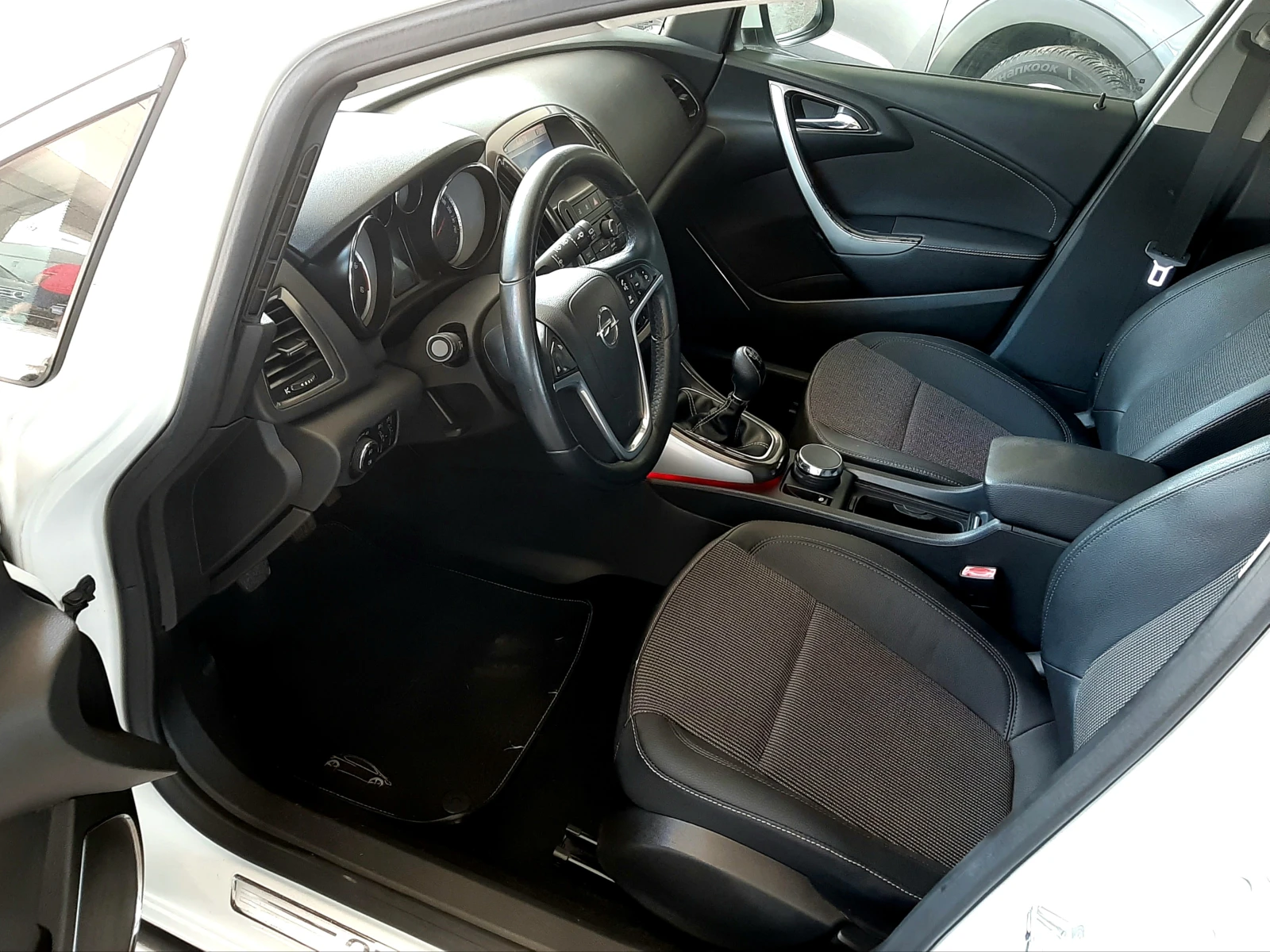 Opel Astra 1.7-COSMO-КОЖА-НАВИГАЦИЯ ! ! !  - изображение 7