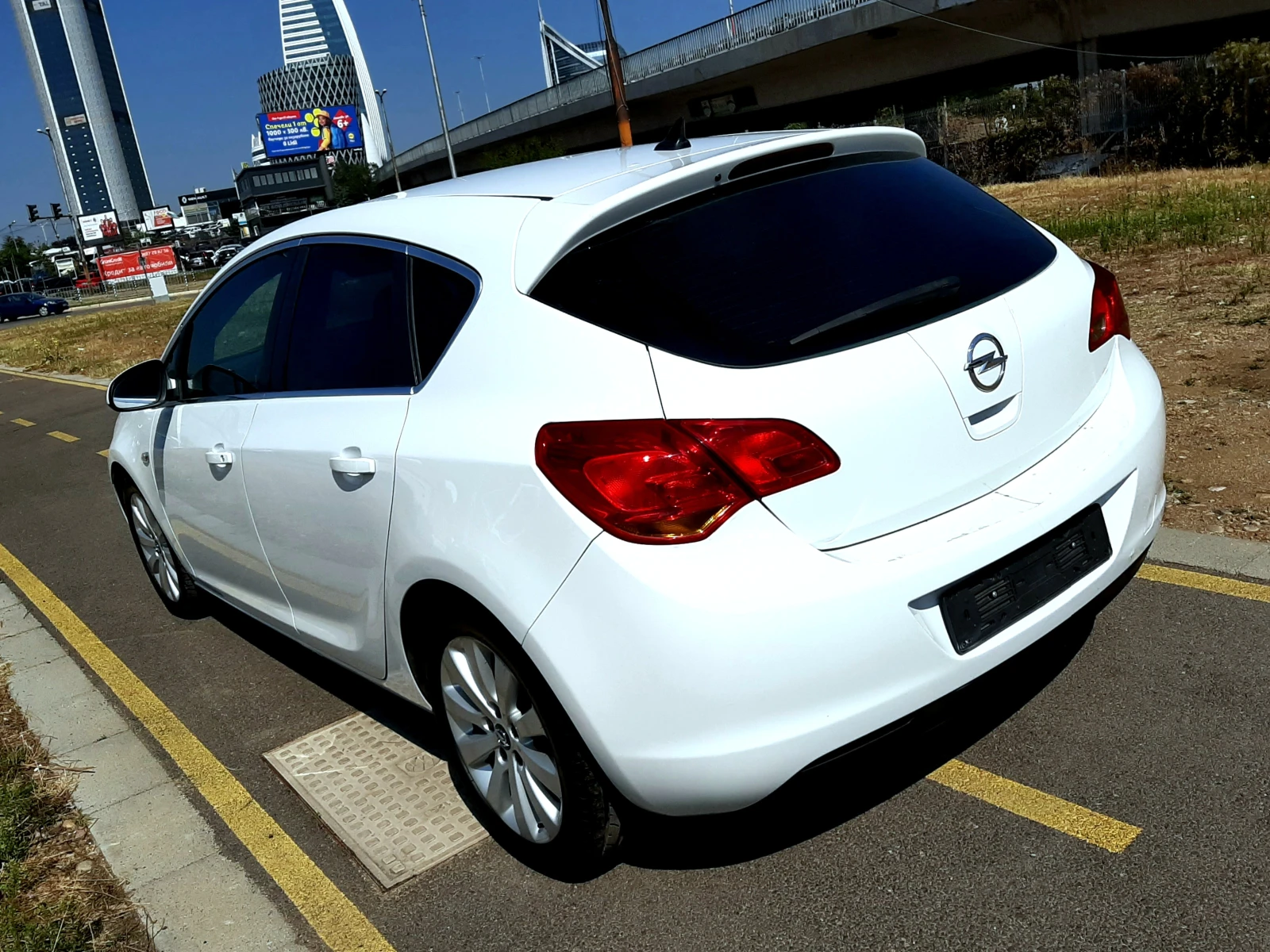 Opel Astra 1.7-COSMO-КОЖА-НАВИГАЦИЯ ! ! !  - изображение 4
