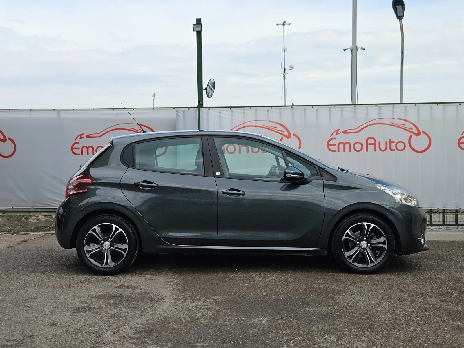 Peugeot 208 1.2I/82k.c/130000km/ACC/КЛИМАТИК/БЛУТУТ/EURO5B/ТОП - изображение 2