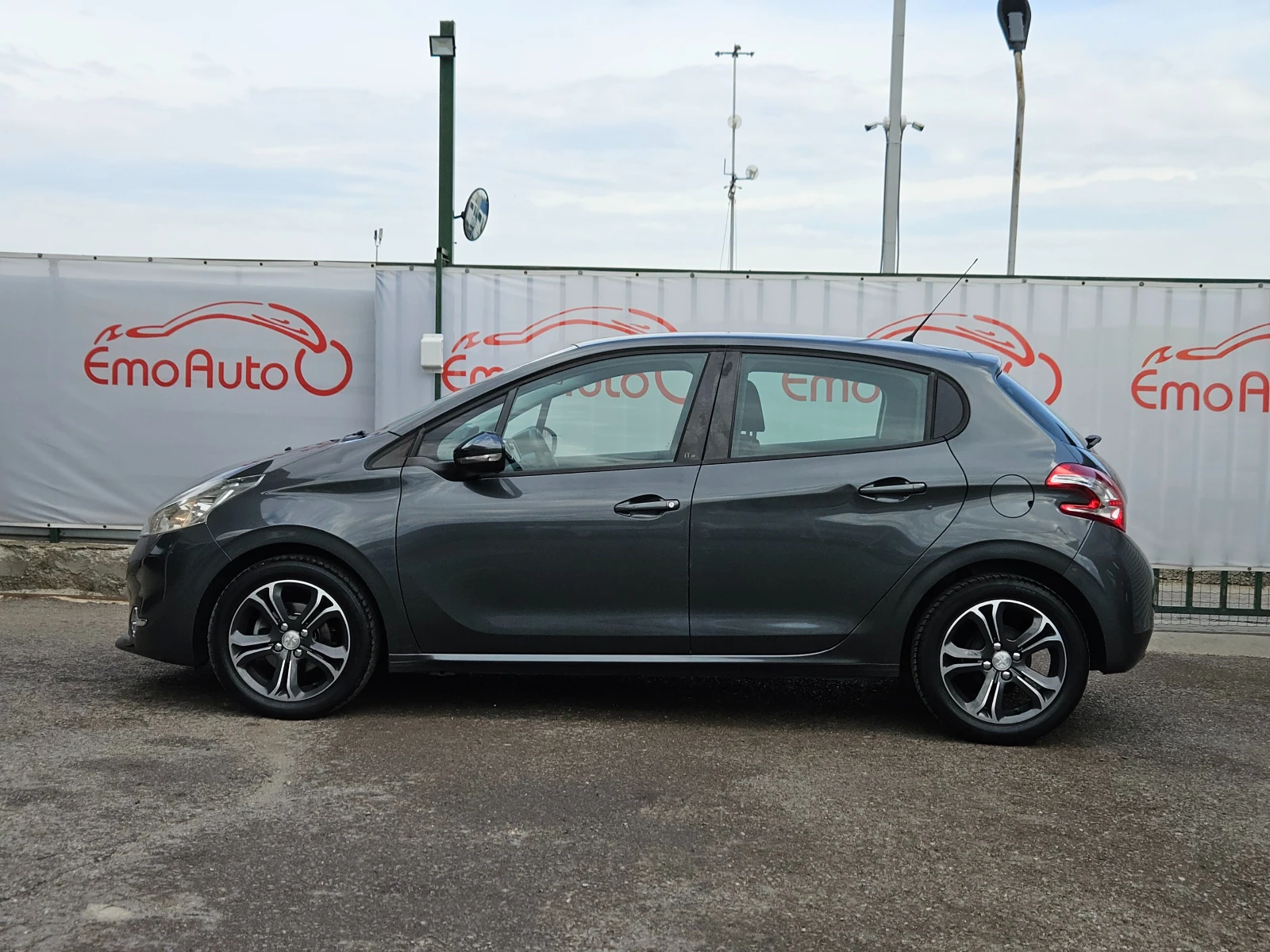Peugeot 208 1.2I/82k.c/130000km/ACC/КЛИМАТИК/БЛУТУТ/EURO5B/ТОП - изображение 6