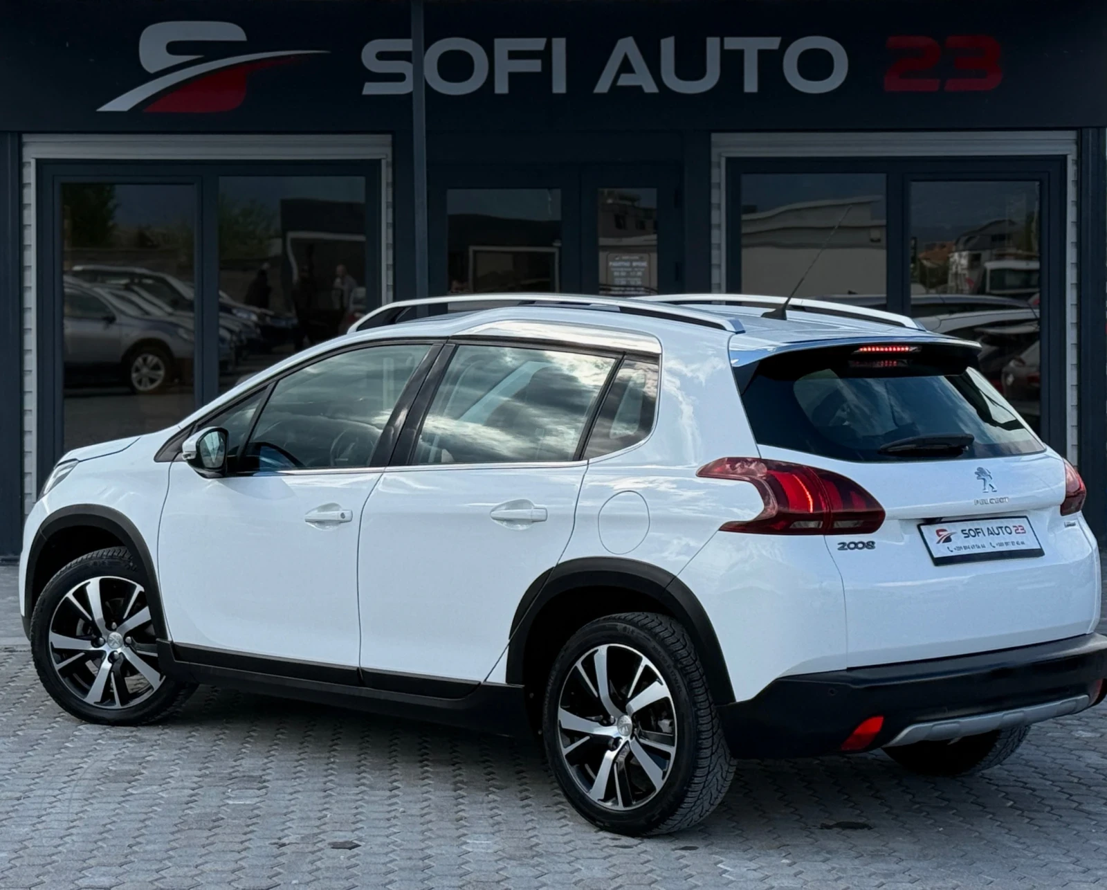 Peugeot 2008 Пълна сервизна история! FULL OPTIONS, снимка 5 - Автомобили и джипове - 54415160
