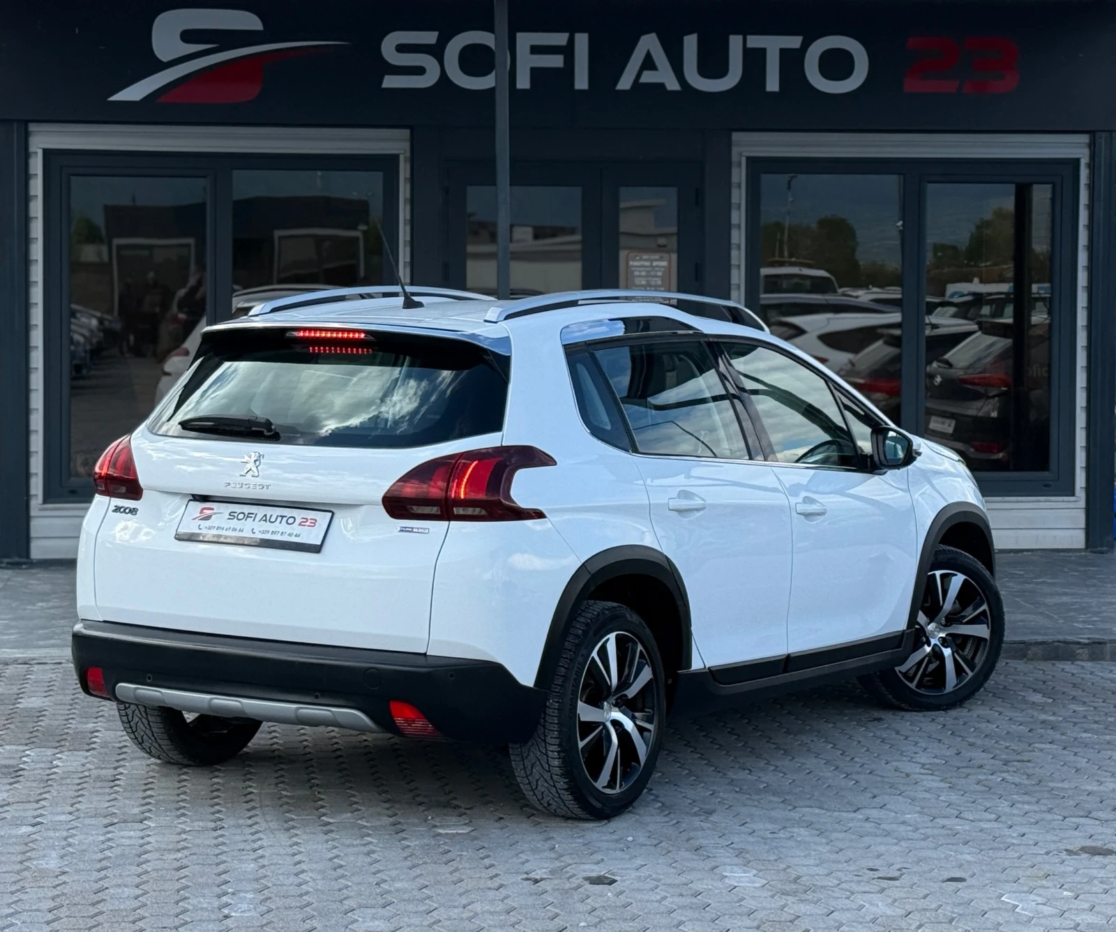 Peugeot 2008 Пълна сервизна история! FULL OPTIONS, снимка 4 - Автомобили и джипове - 54415160