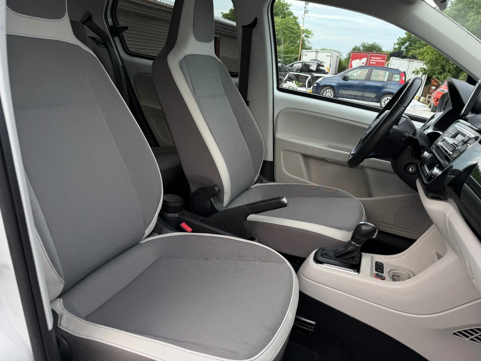 VW Up, снимка 9 - Автомобили и джипове - 54809501