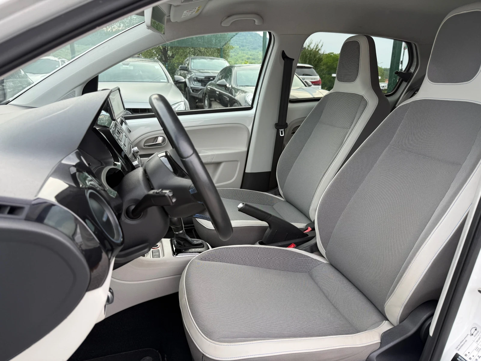 VW Up, снимка 13 - Автомобили и джипове - 54809501