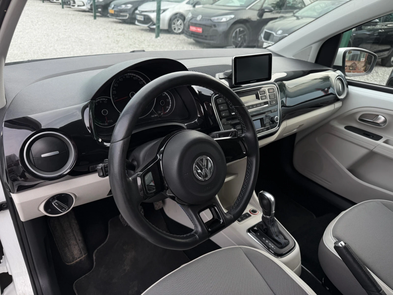 VW Up, снимка 12 - Автомобили и джипове - 54809501