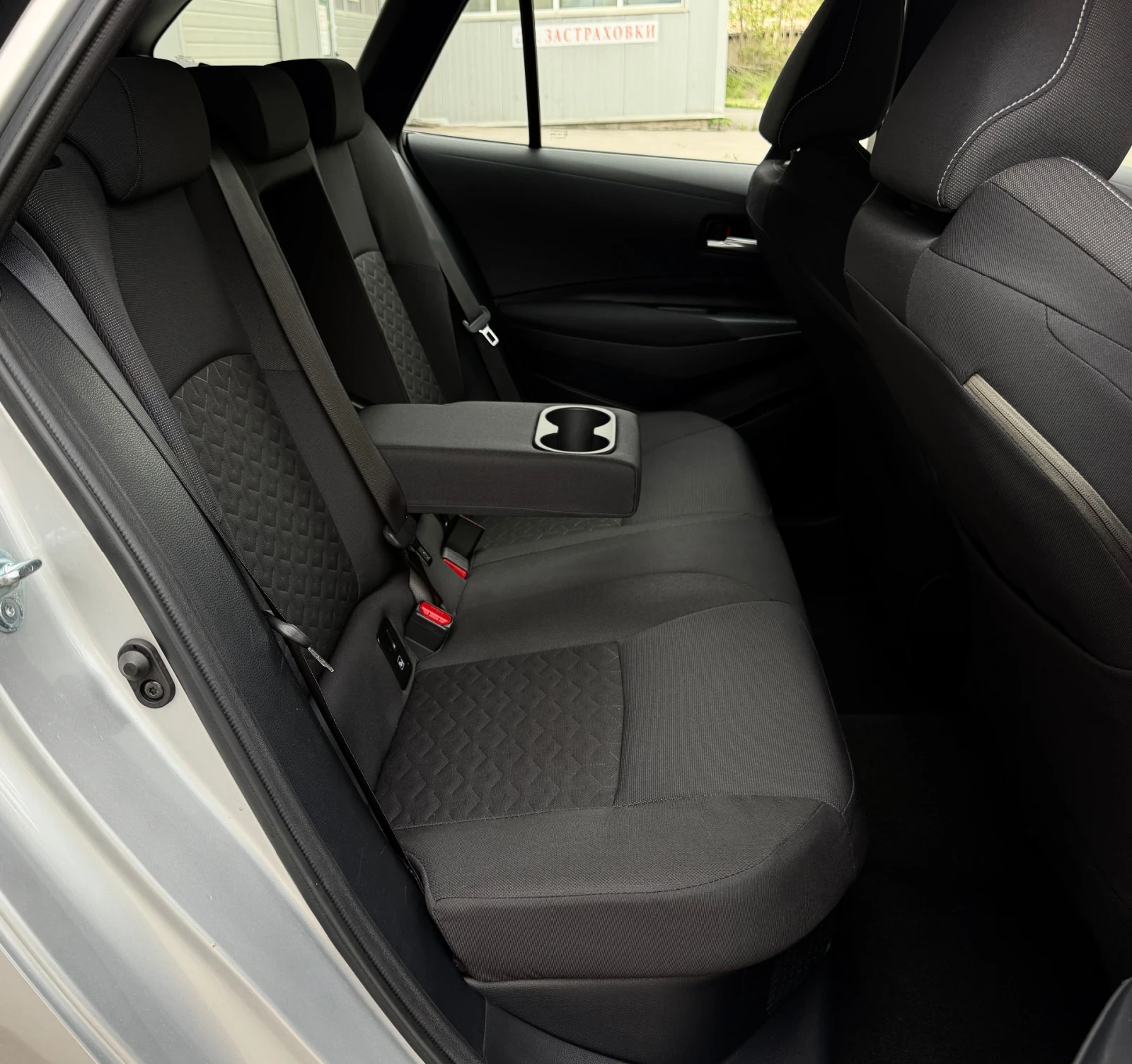 Toyota Corolla 1.8HSD в гаранция - 2бр., снимка 8 - Автомобили и джипове - 55294099