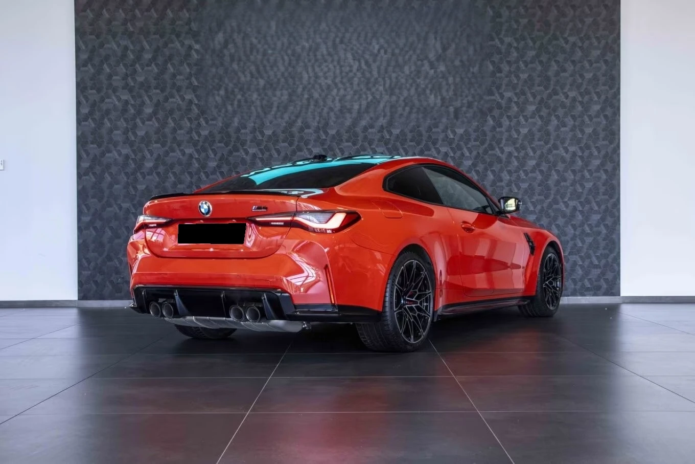 BMW M4 Competition/HUD/360/LED/INDIVIDUAL/HARMAN KARDON, снимка 3 - Автомобили и джипове - 55457578