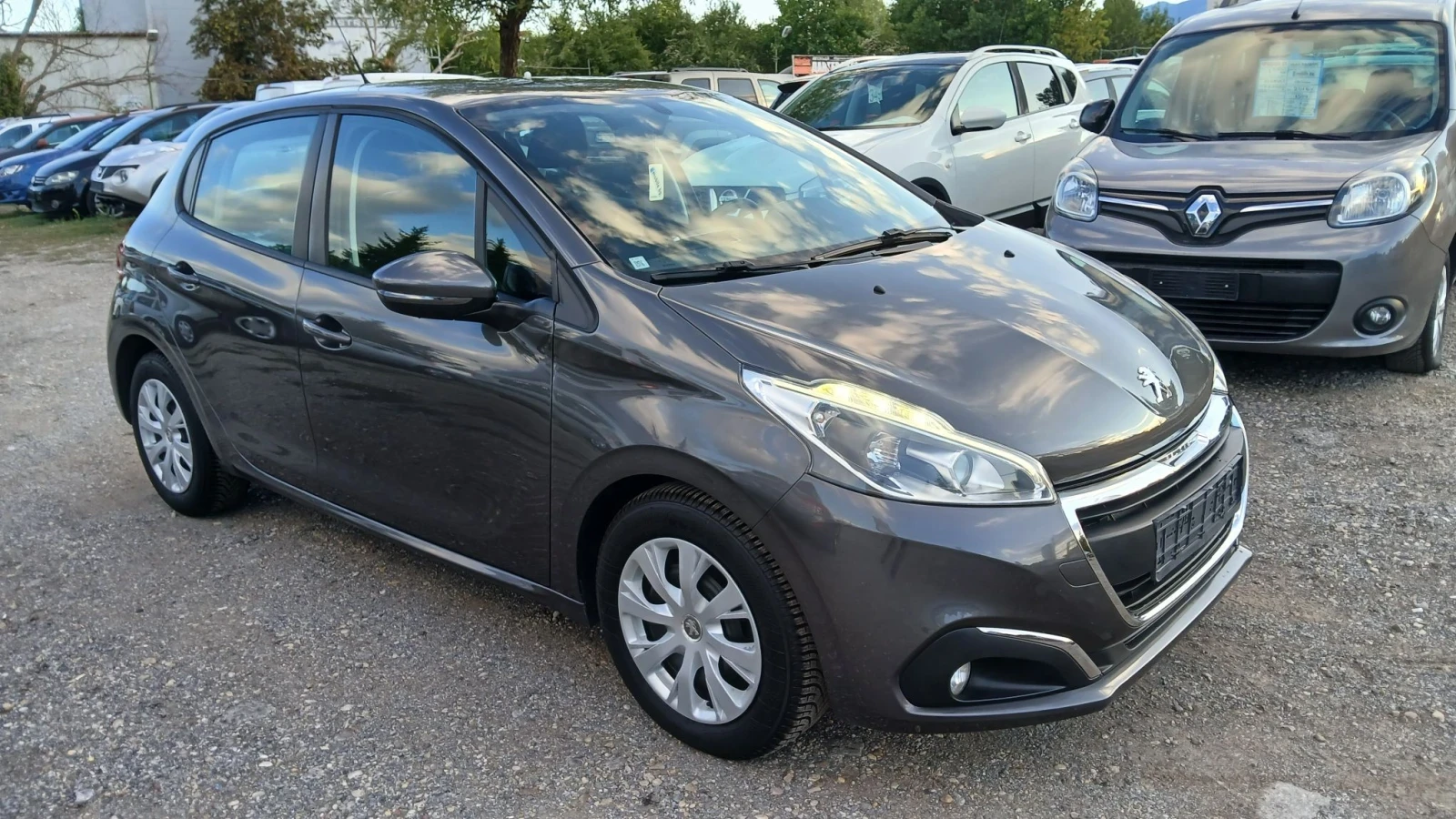 Peugeot 208 1.6 HDi euro6B, снимка 2 - Автомобили и джипове - 55798243