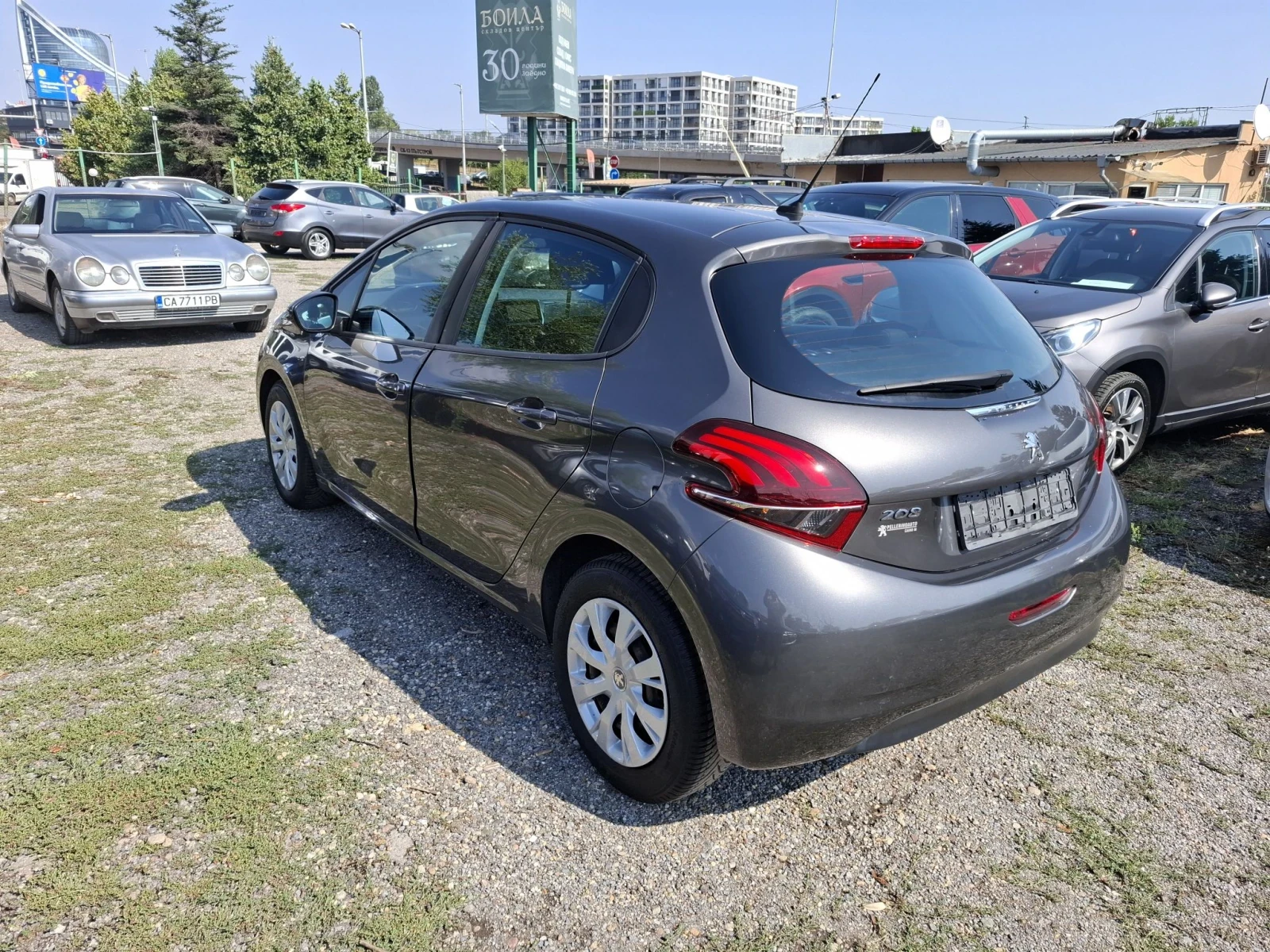Peugeot 208 1.6 HDi euro6B, снимка 4 - Автомобили и джипове - 55798243
