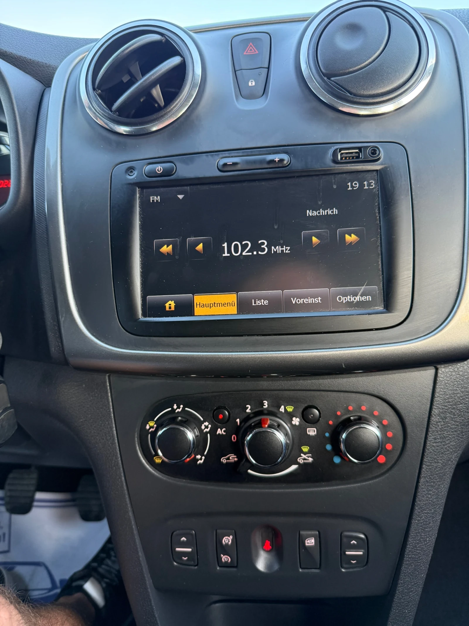 Dacia Sandero 1.5 DCI 90 к.с. STEPWAY, снимка 14 - Автомобили и джипове - 55954412