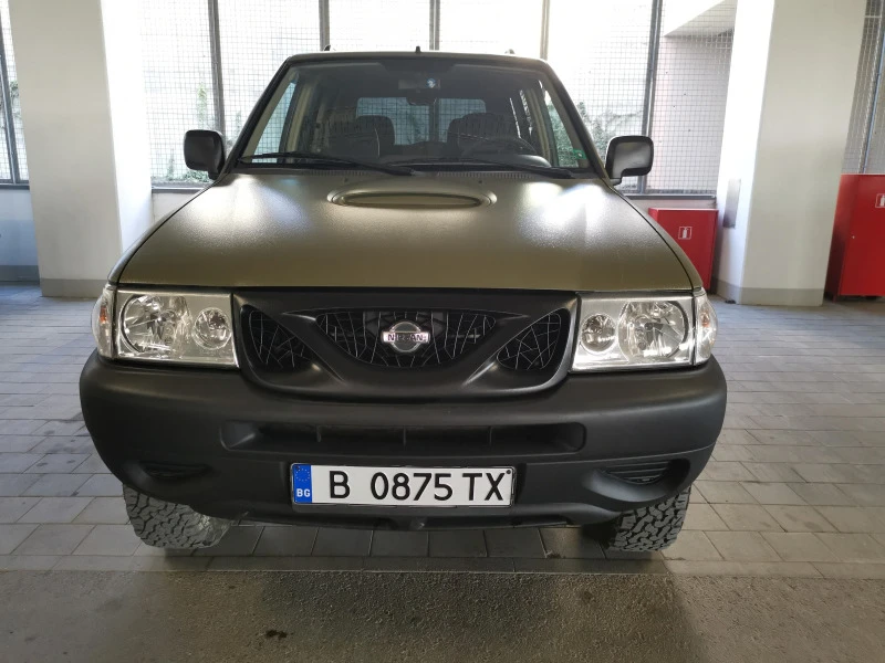 Nissan Terrano 2.4, снимка 2 - Автомобили и джипове - 47485935